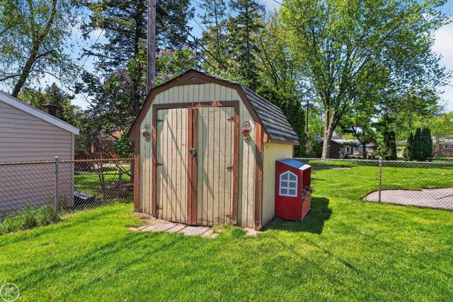 42159 Mac Rae Drive, Sterling Heights, MI 48313