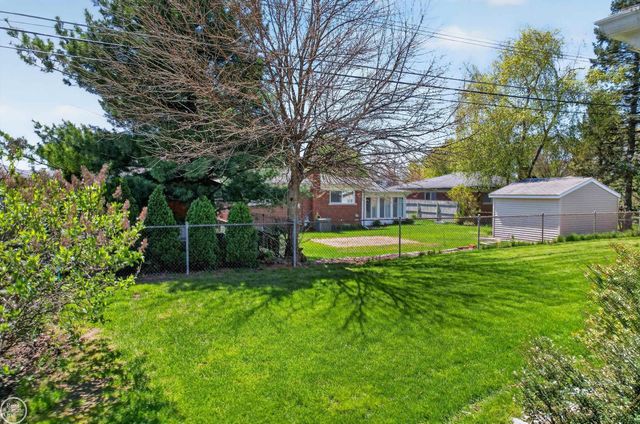 42159 Mac Rae Drive, Sterling Heights, MI 48313