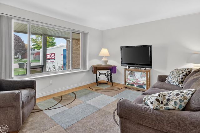 42159 Mac Rae Drive, Sterling Heights, MI 48313