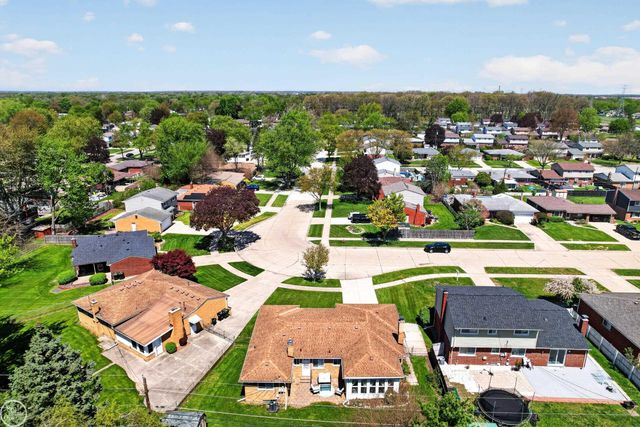 42159 Mac Rae Drive, Sterling Heights, MI 48313