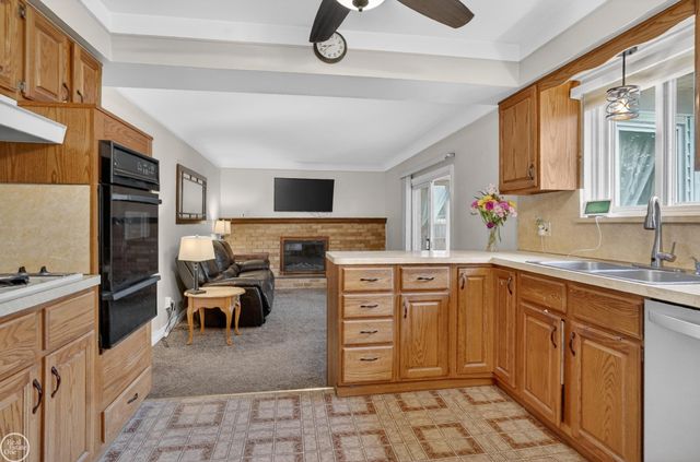42159 Mac Rae Drive, Sterling Heights, MI 48313