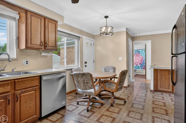 42159 Mac Rae Drive, Sterling Heights, MI 48313