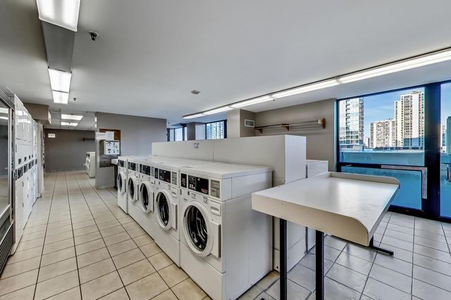 1122 N Clark Street 3304, Chicago, IL 60610
