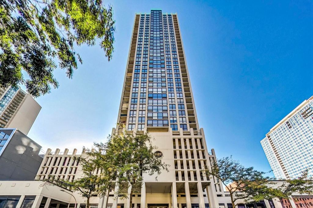 1122 N Clark Street 3304, Chicago, IL 60610