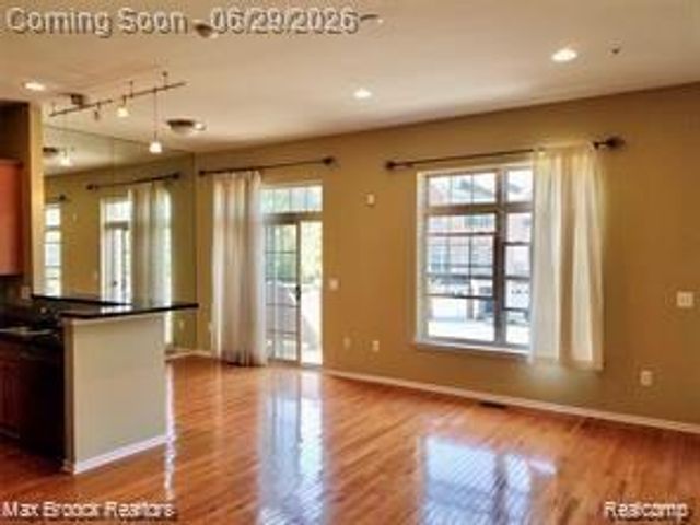 39775 Rockcrest Circle, Northville, MI 48168