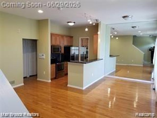 39775 Rockcrest Circle, Northville, MI 48168