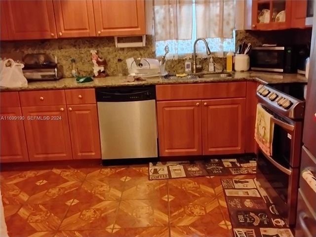 20620 NW 34th Avenue, Miami Gardens, FL 33056