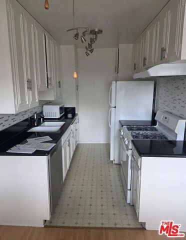1237 Amherst Avenue 8, Los Angeles, CA 90025