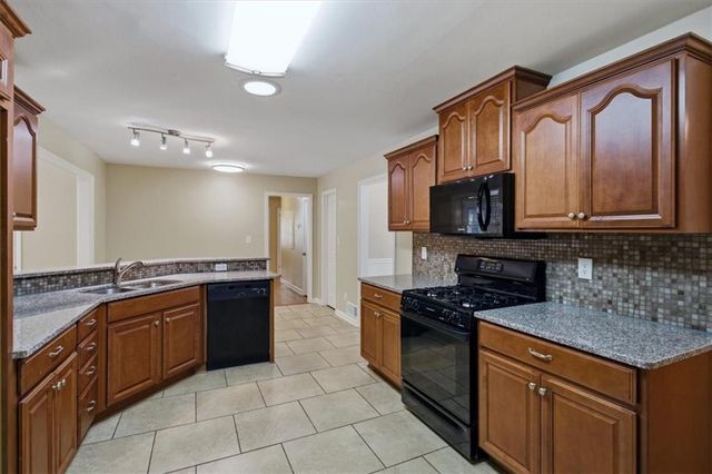 480 Forest Oak Drive, Stockbridge, GA 30281