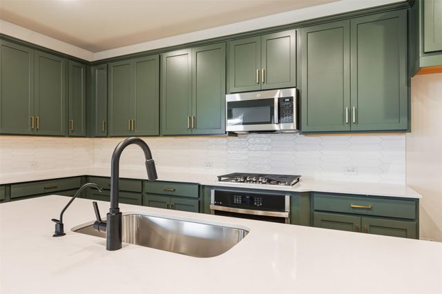 126 Crater Lake DR, Dripping Springs, TX 78620