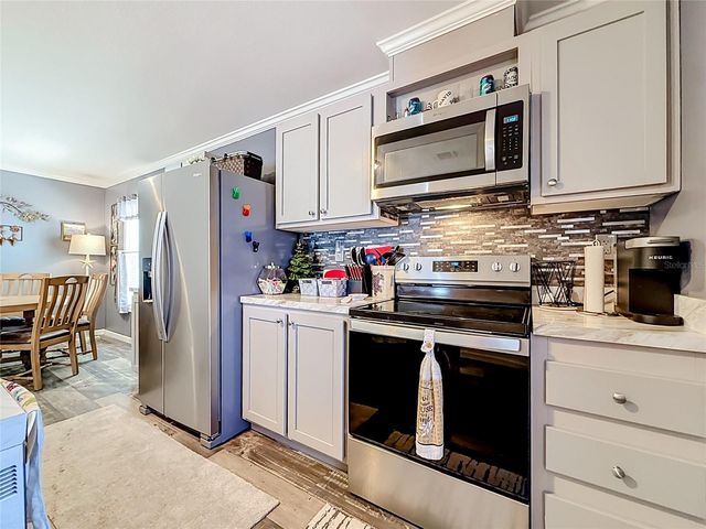10485 HOLIDAY SHORES DRIVE 302, Largo, FL 33773