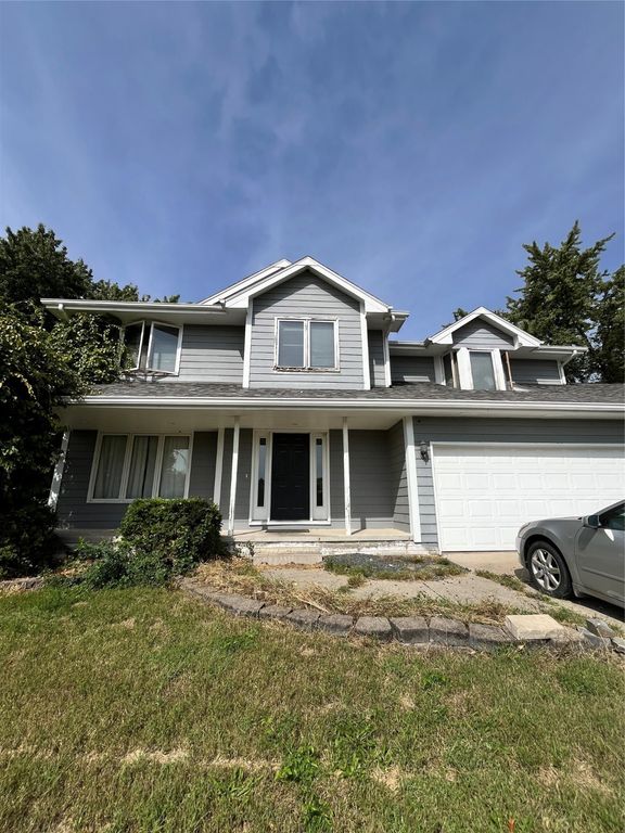 2542 E Leach Avenue, Des Moines, IA 50320