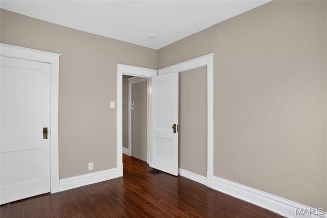 9007 Forest Avenue, St Louis, MO 63114
