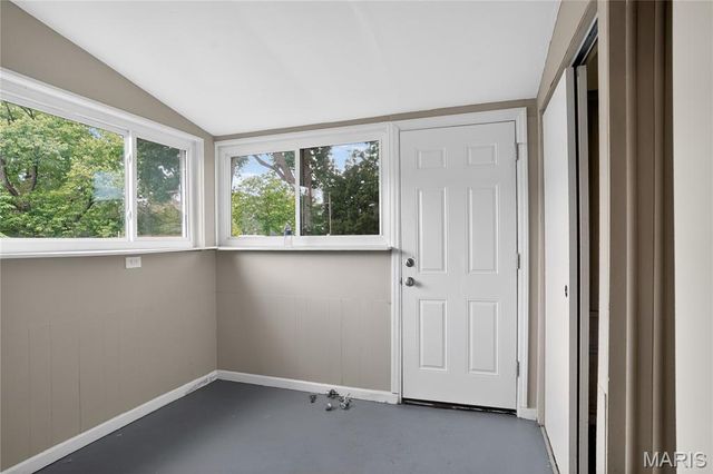9007 Forest Avenue, St Louis, MO 63114