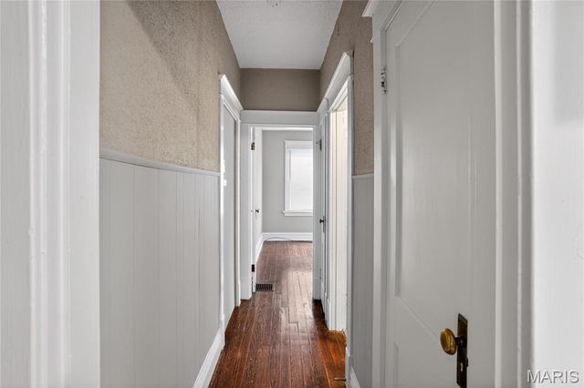 9007 Forest Avenue, St Louis, MO 63114