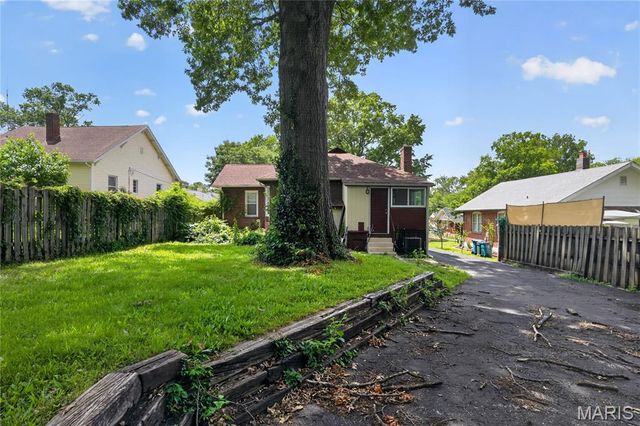 9007 Forest Avenue, St Louis, MO 63114