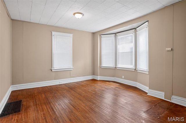 9007 Forest Avenue, St Louis, MO 63114