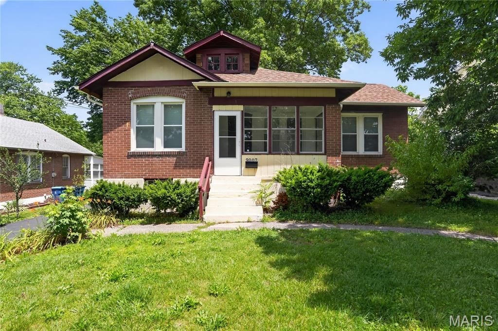 9007 Forest Avenue, St Louis, MO 63114