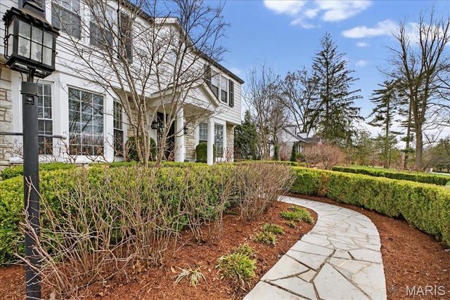 10 Daniel Road, St Louis, MO 63124