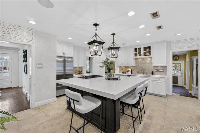 10 Daniel Road, St Louis, MO 63124