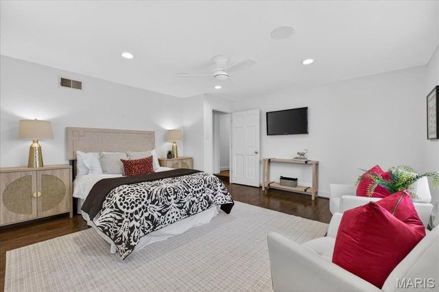 10 Daniel Road, St Louis, MO 63124