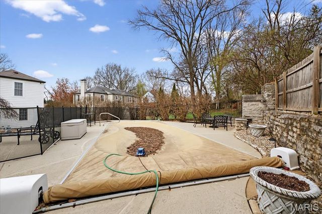 10 Daniel Road, St Louis, MO 63124