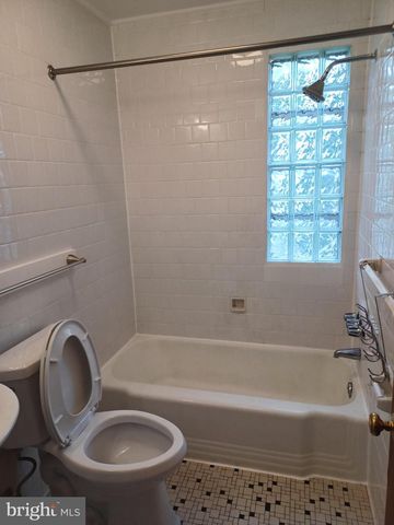 222 E WHITLOCK AVE, Winchester, VA 22601