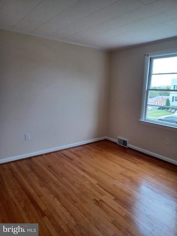 222 E WHITLOCK AVE, Winchester, VA 22601