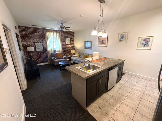 228 Yazoo Avenue, B, Clarksdale, MS 38614