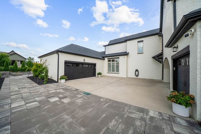 7082 Balcolm Ct, College Grove, TN 37046