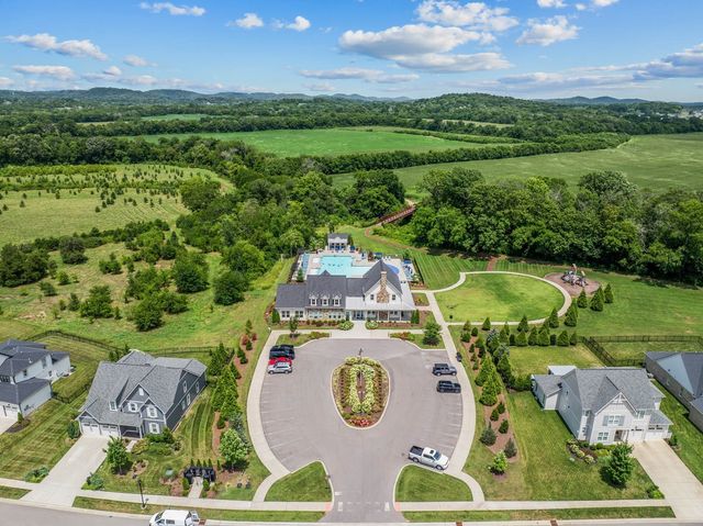 7082 Balcolm Ct, College Grove, TN 37046