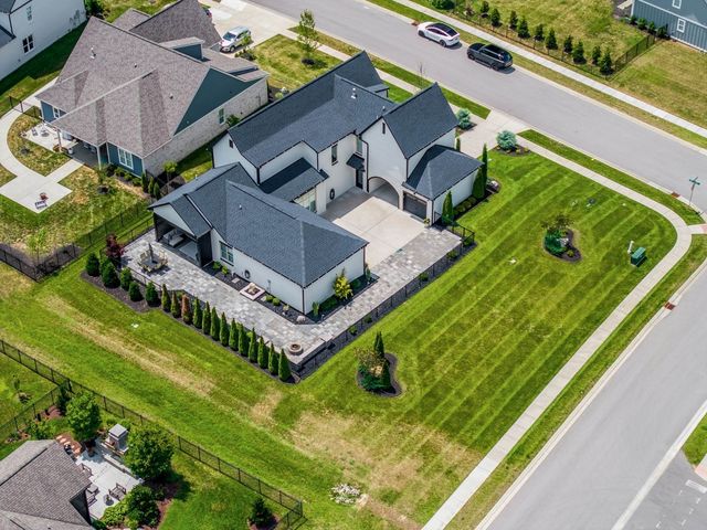 7082 Balcolm Ct, College Grove, TN 37046