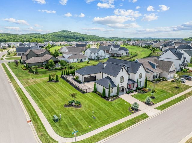 7082 Balcolm Ct, College Grove, TN 37046