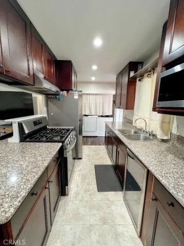 16600 Orange 124, Paramount, CA 90723