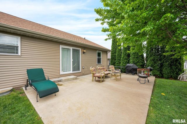800 SIMON Street, Washington, IL 61571