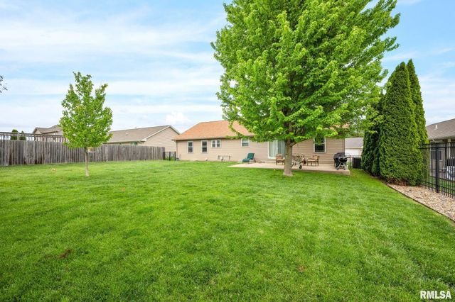 800 SIMON Street, Washington, IL 61571