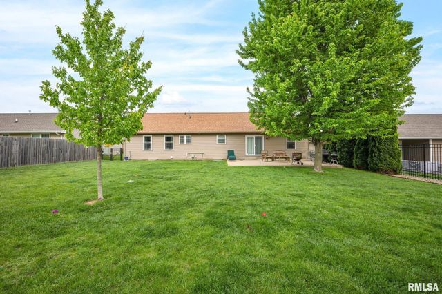 800 SIMON Street, Washington, IL 61571