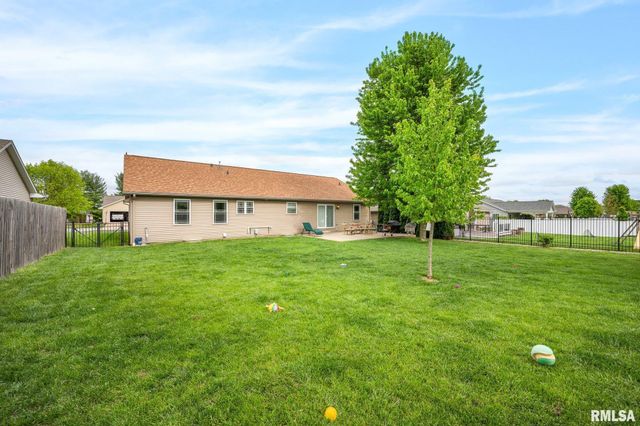 800 SIMON Street, Washington, IL 61571
