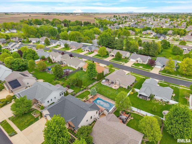 800 SIMON Street, Washington, IL 61571