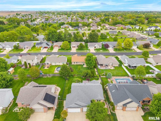 800 SIMON Street, Washington, IL 61571