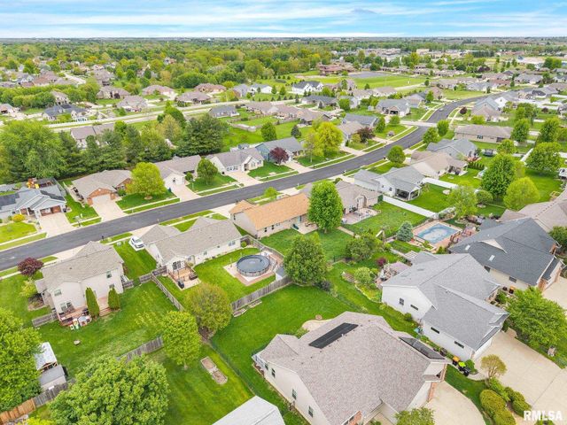 800 SIMON Street, Washington, IL 61571