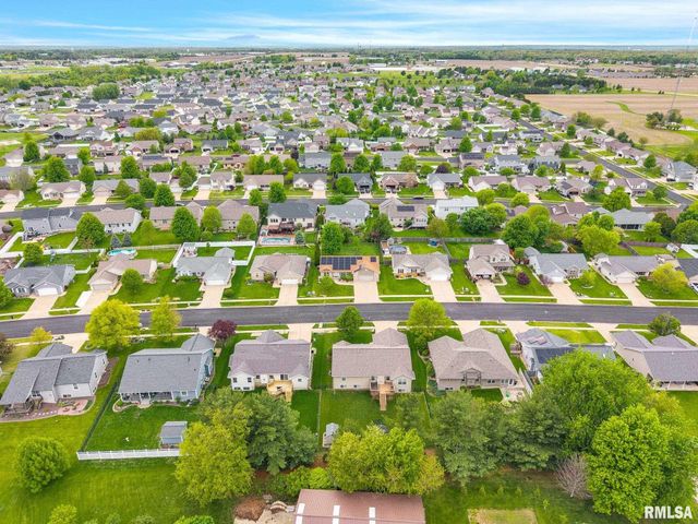 800 SIMON Street, Washington, IL 61571