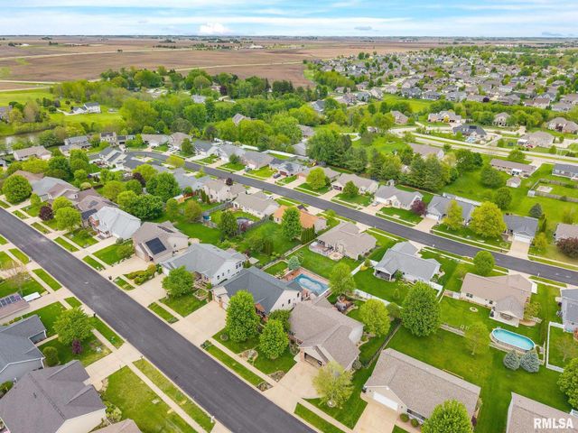 800 SIMON Street, Washington, IL 61571
