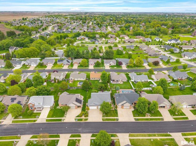800 SIMON Street, Washington, IL 61571