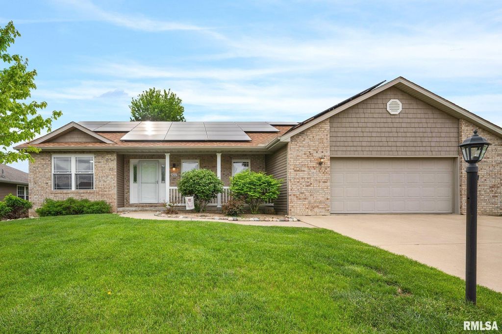 800 SIMON Street, Washington, IL 61571