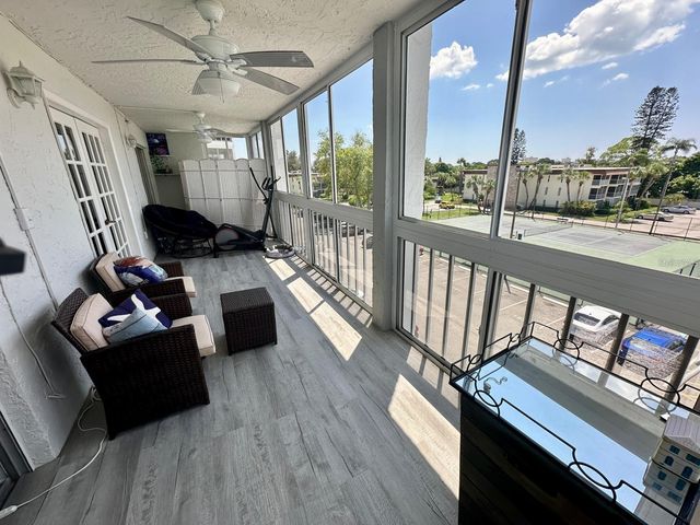 4908 38TH WAY S 401, St Petersburg, FL 33711
