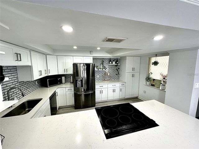 4908 38TH WAY S 401, St Petersburg, FL 33711