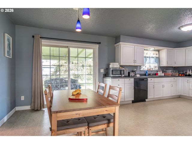 266 SHERWOOD Dr, Sutherlin, OR 97479