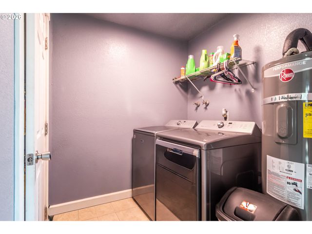 266 SHERWOOD Dr, Sutherlin, OR 97479