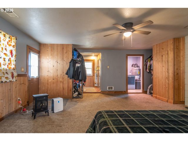 266 SHERWOOD Dr, Sutherlin, OR 97479